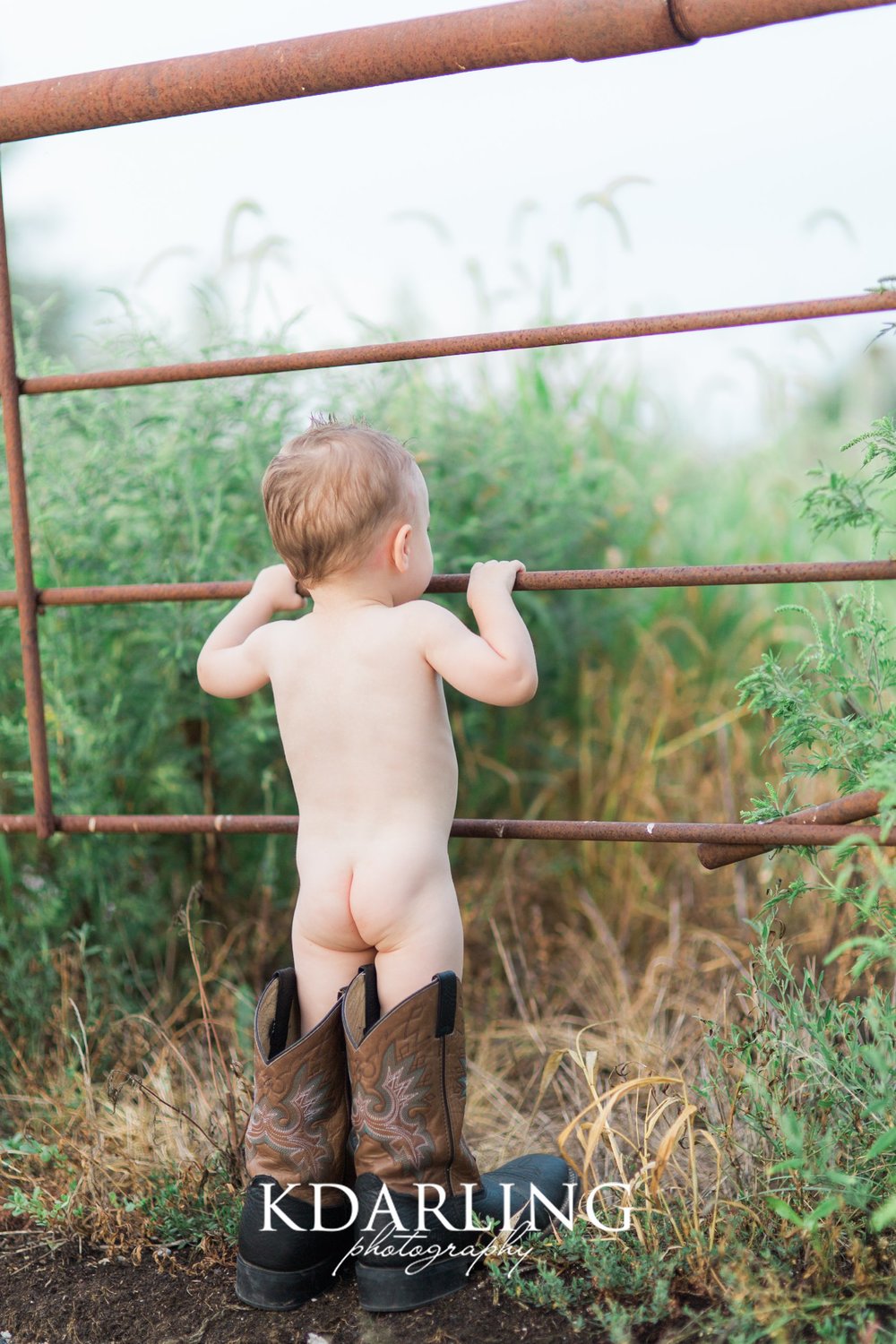 toddler-boy-18-months-family-three-hunting-red-barn-champaign-IL-family-photographer-darling_0322