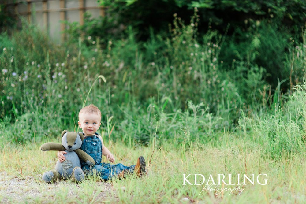 toddler-boy-18-months-family-three-hunting-red-barn-champaign-IL-family-photographer-darling_0325