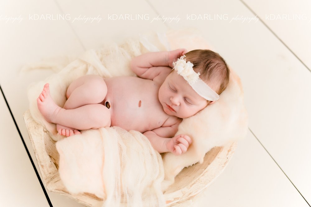 Newborn-Photography-Champaign-County-IL-Girl-pink-white-darling_1930.jpg