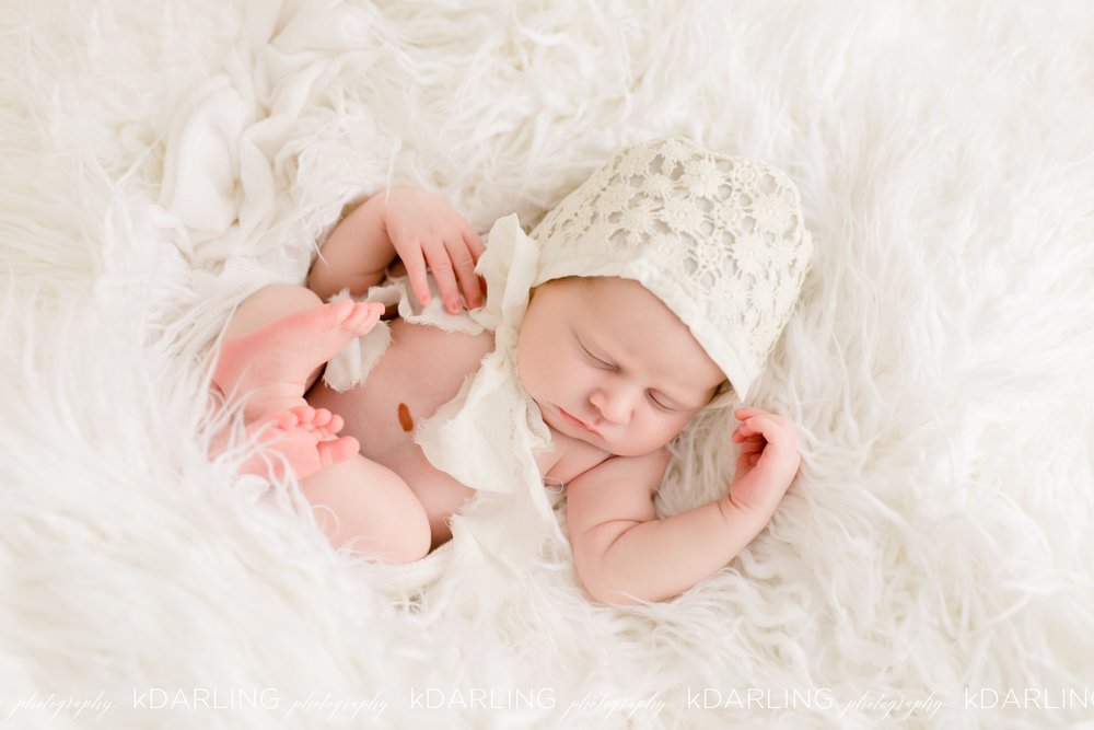 Newborn-Photography-Champaign-County-IL-Girl-pink-white-darling_1934.jpg