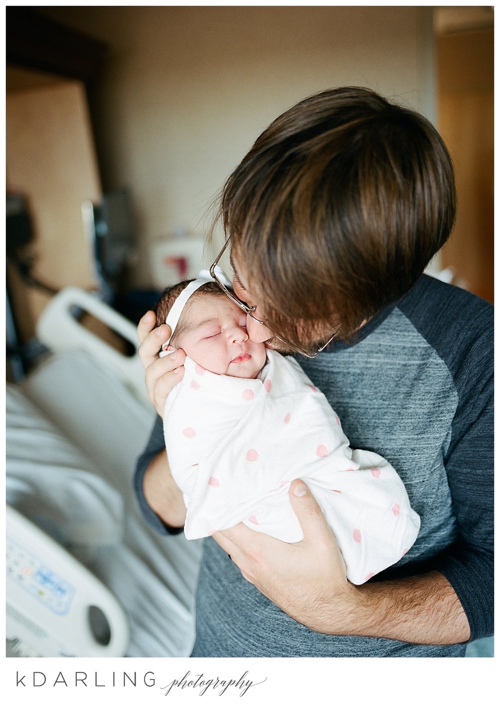 Fresh-48-hospital-newborn-photography-Carle-Urbana-Champaign-Central-IL-film_0050.jpg