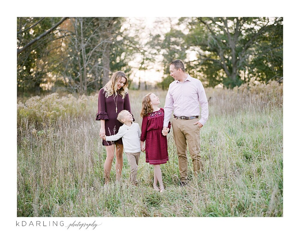 What-to-wear-for-your-family-pictures-champaign-county-il-photographer_0011.jpg