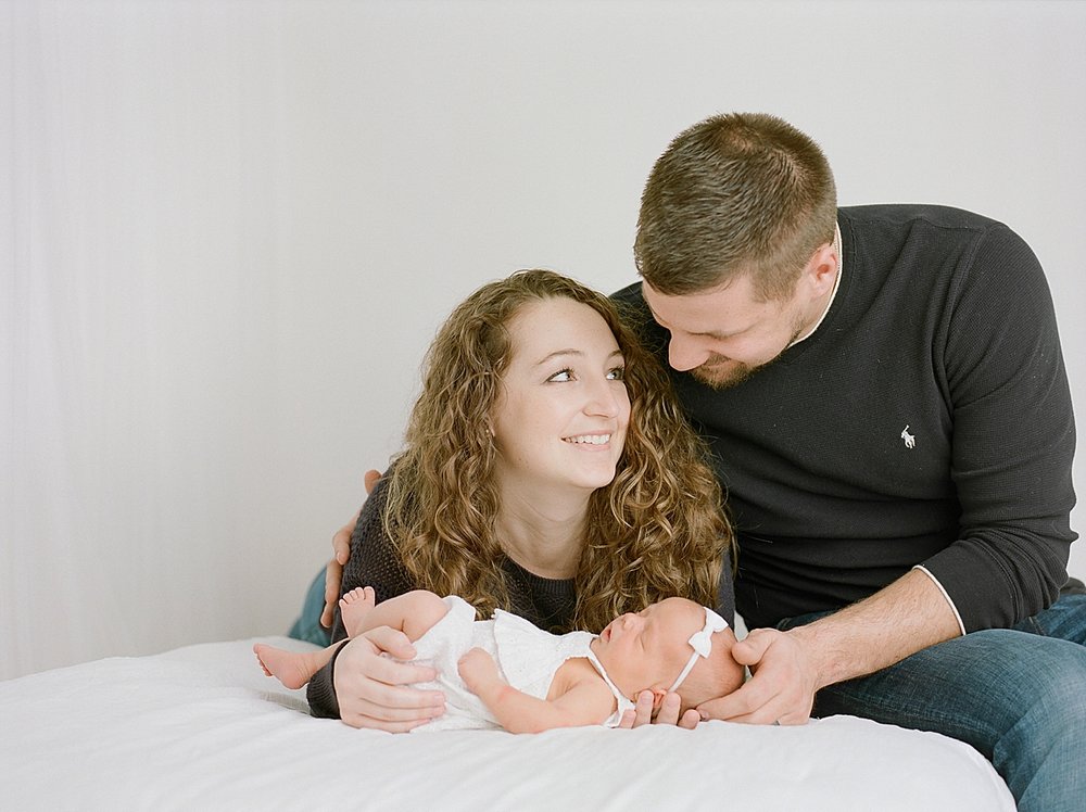 newborn-baby-family-photographer-champaign-county-illinois-film-photography_0008.jpg